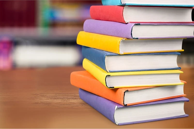 How-to-Journal-Colorful-Journals-on-Desk